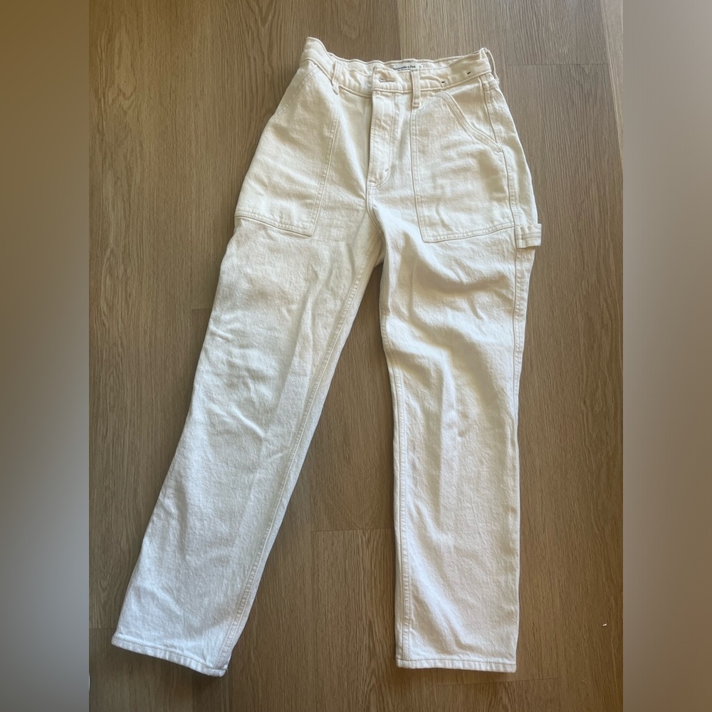 COPY - Abercrombie Curve Love Ultra High Rise 90s
Straight Carpenter Jean in Cr…